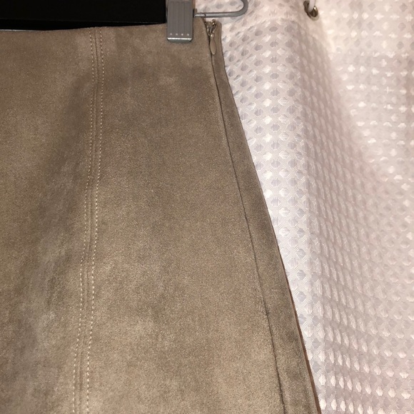 Babaton Suede Skirt - Picture 2 of 4